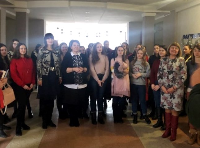 Урочисте запалення святкової ялинки на факультеті філології і журналістики